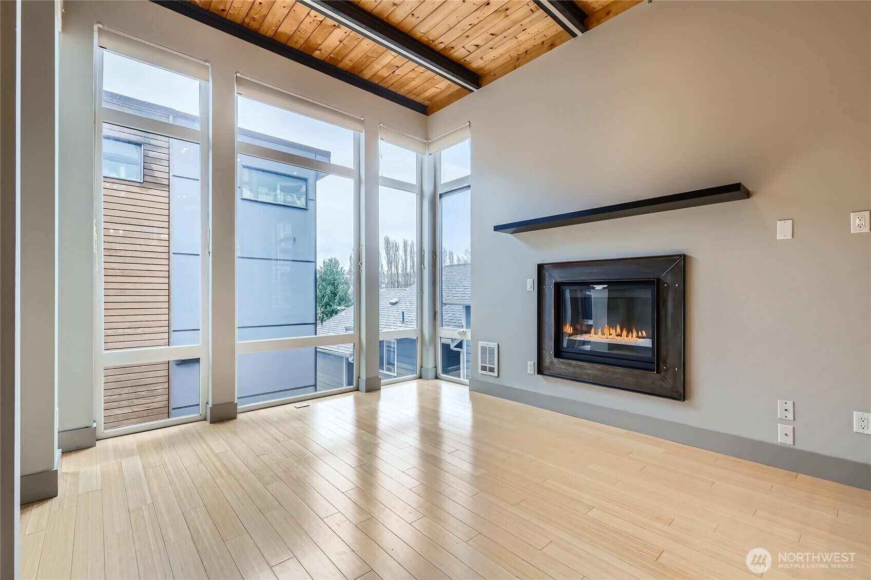 Property Photo: 2635 22nd Avenue W A WA 98199