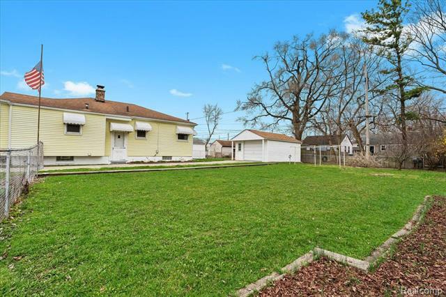 Property Photo: 1323 Buckingham Avenue MI 48146