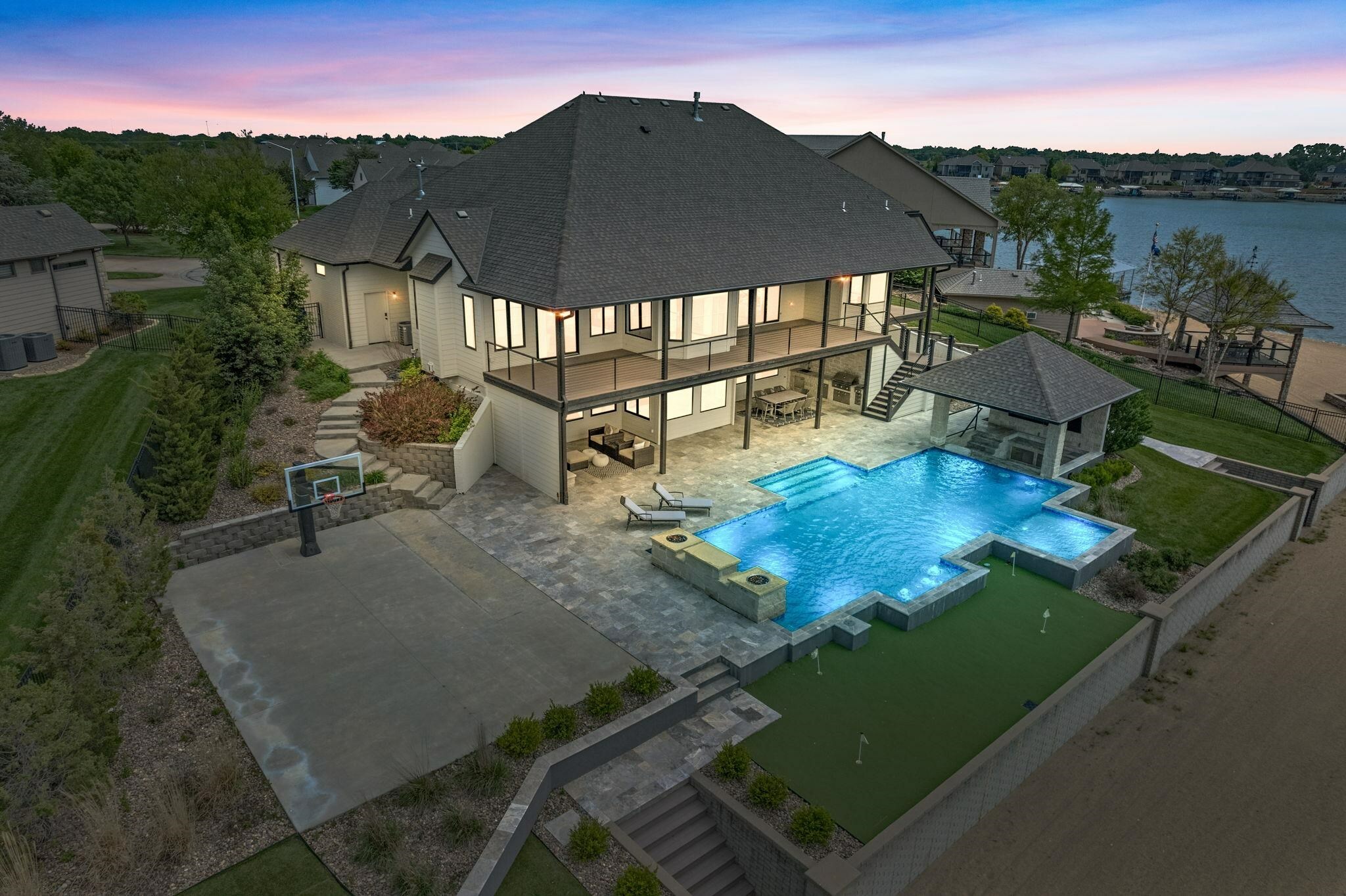 Property Photo: 2645 N Bayside Ct KS 67205