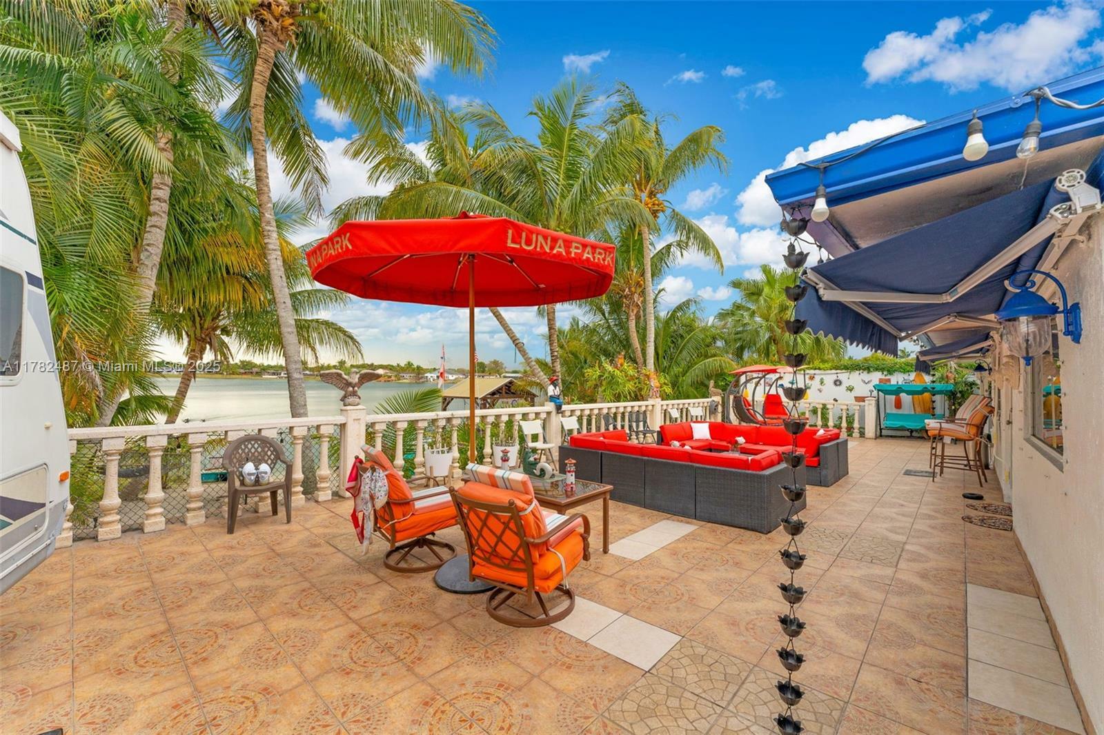 Property Photo: 15022 SW 67th Ln FL 33193