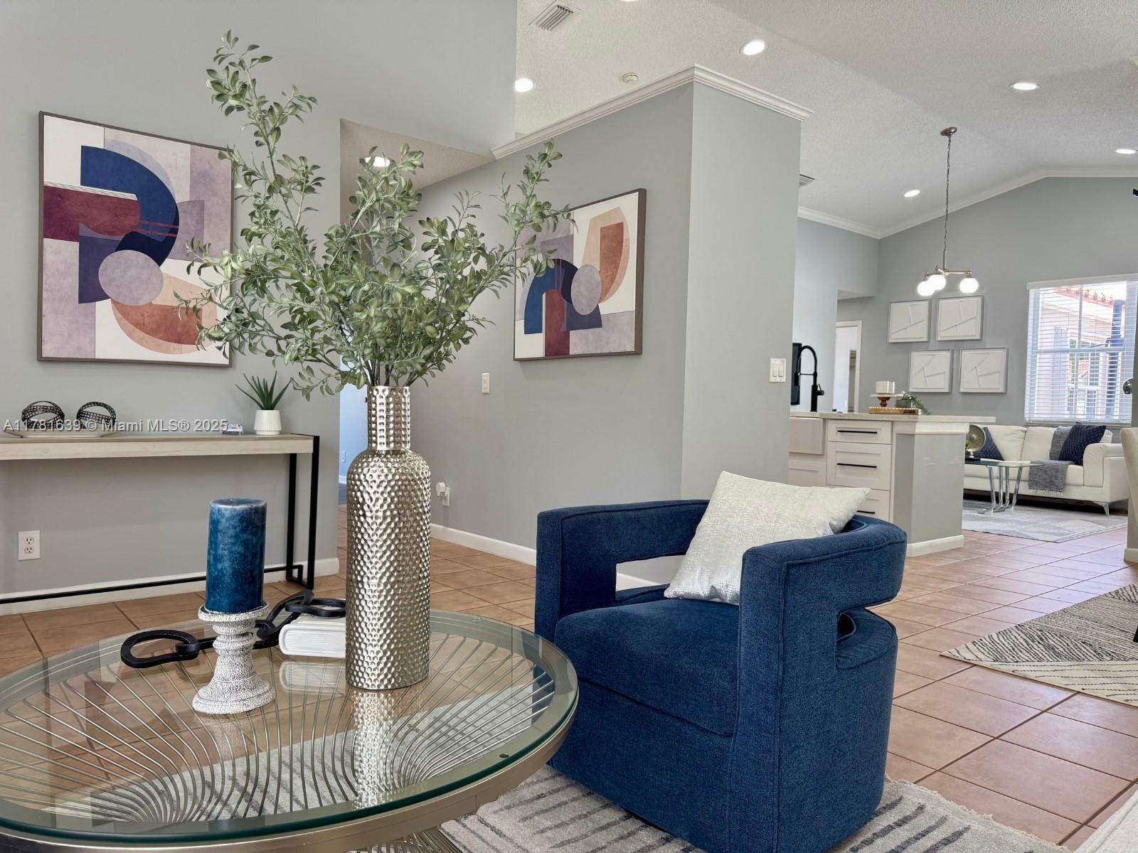 Property Photo: 811 Chimney Rock Rd FL 33327
