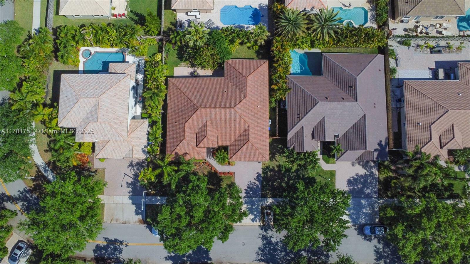 Property Photo: 16547 Mariposa Cir S FL 33331