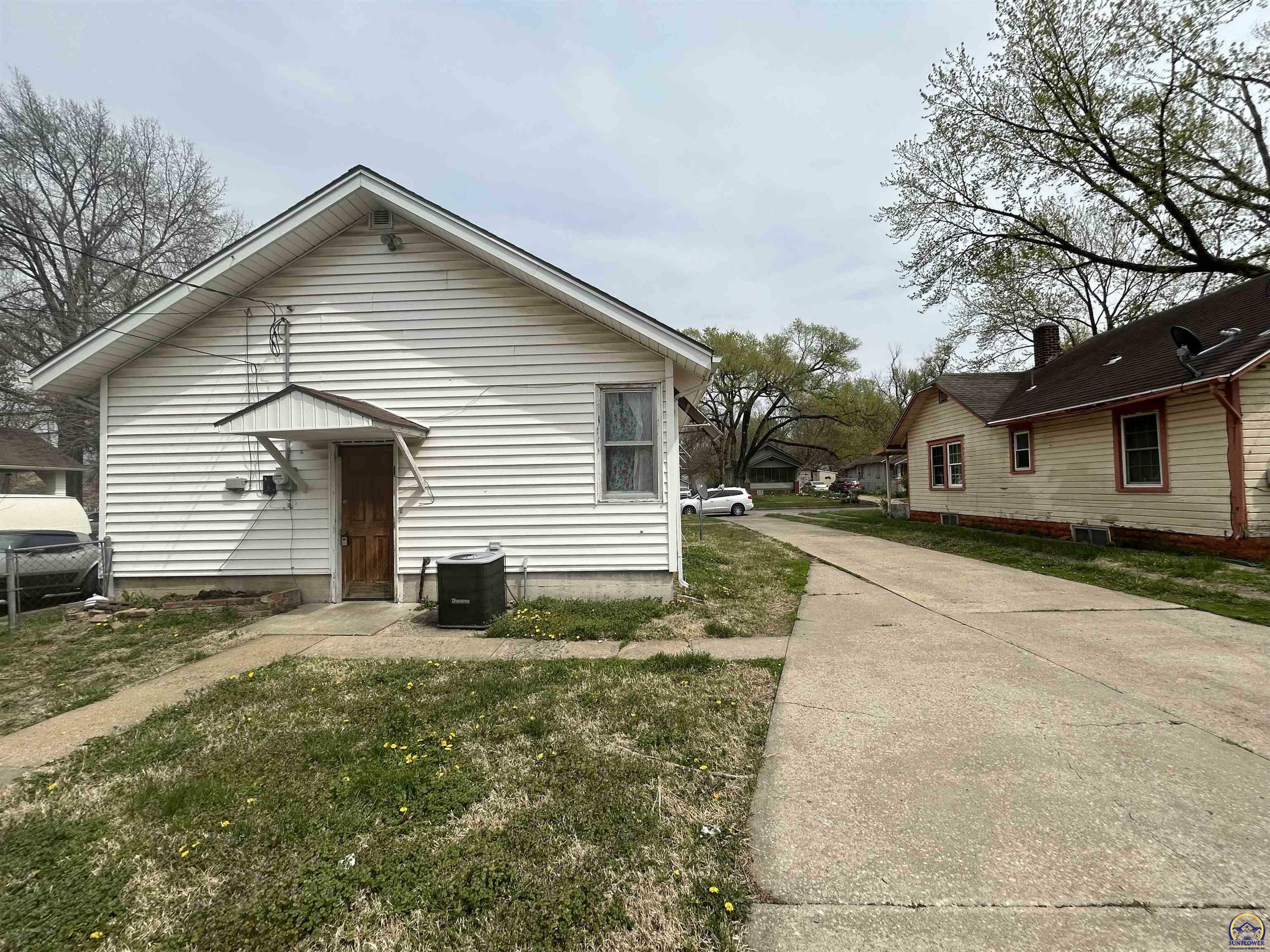 Property Photo: 555 SE Burr St KS 66607