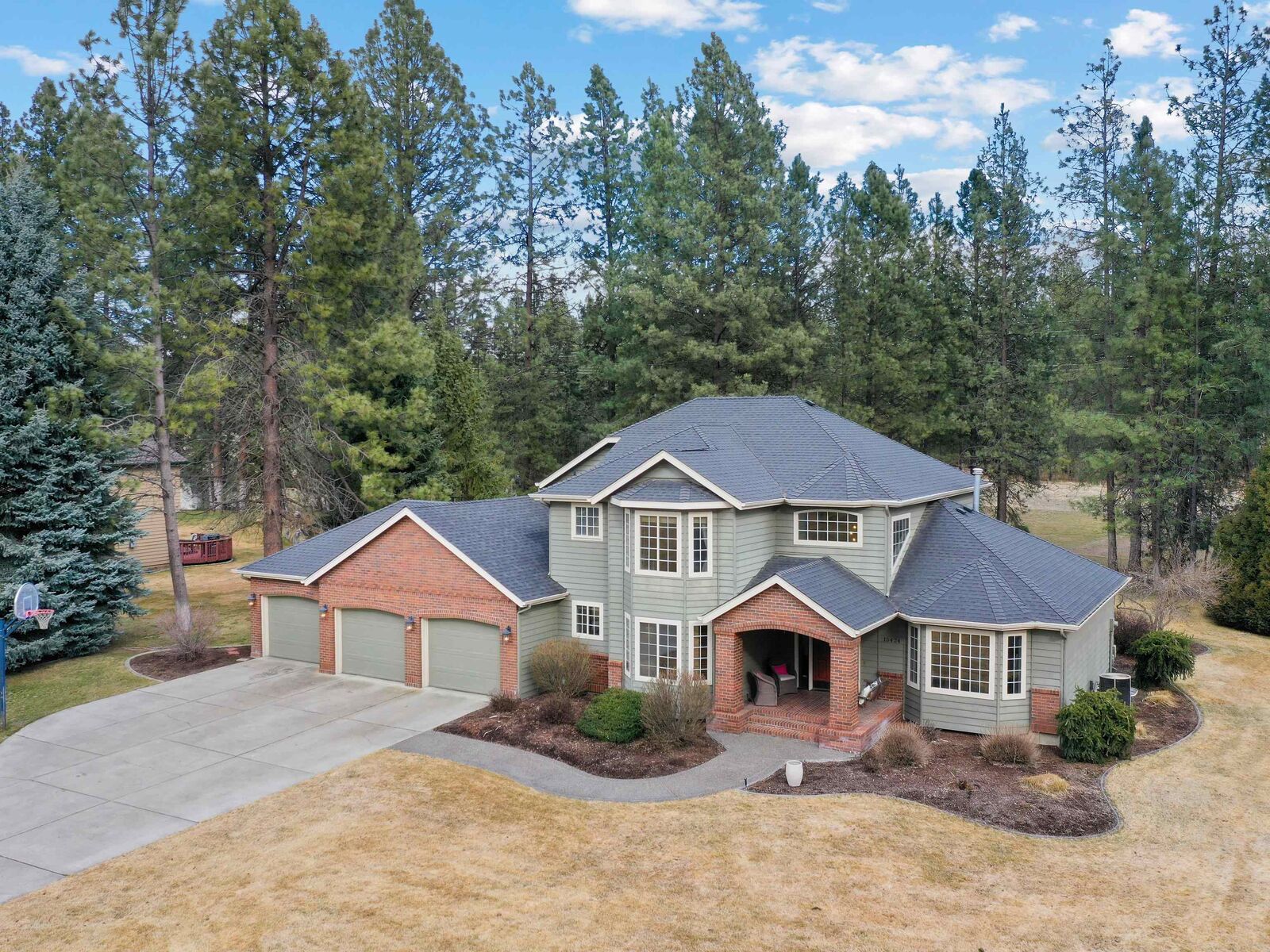 Property Photo:  15424 N McKinnon Rd  WA 99021 