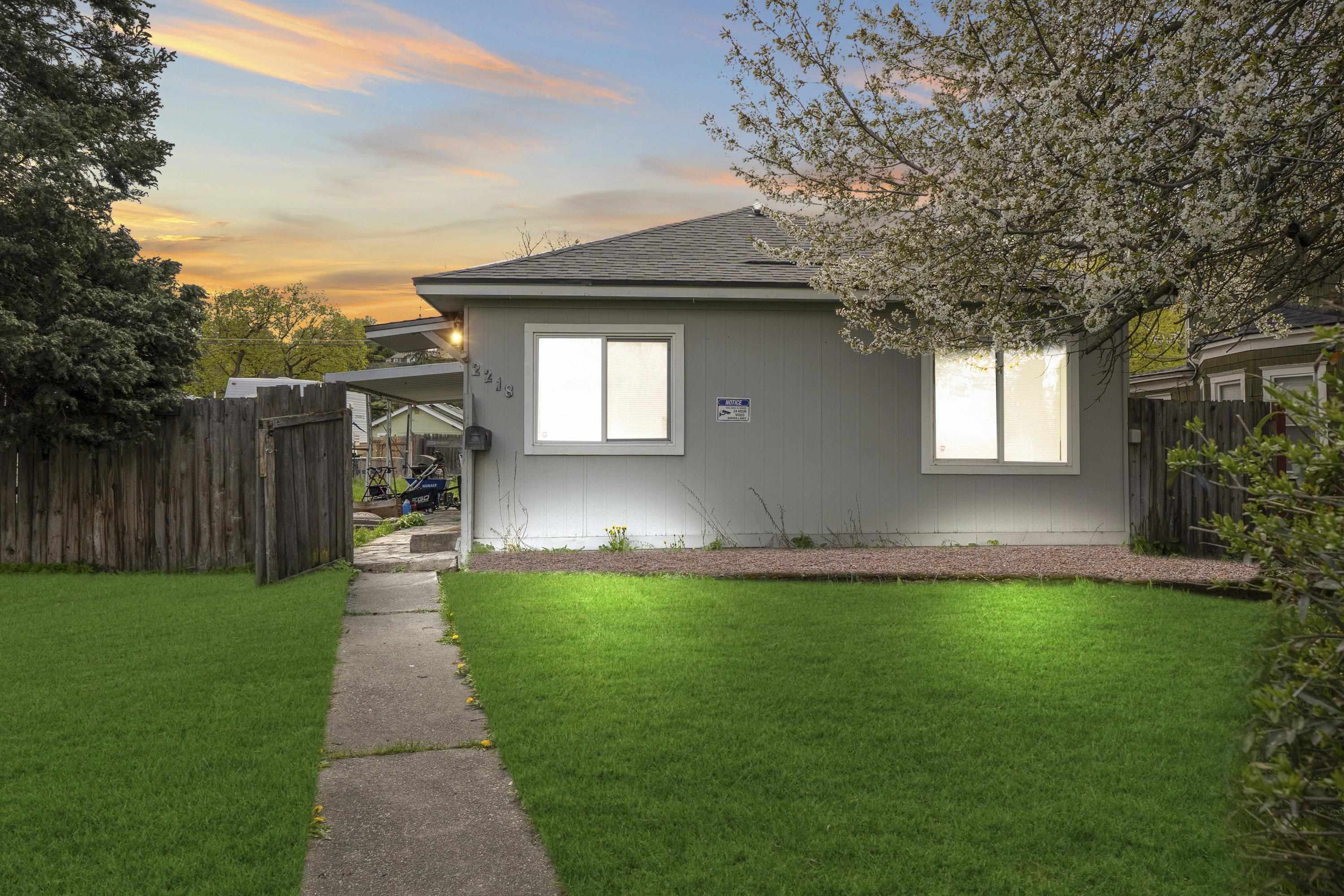 Property Photo: 2218 E Hartson Ave WA 99202