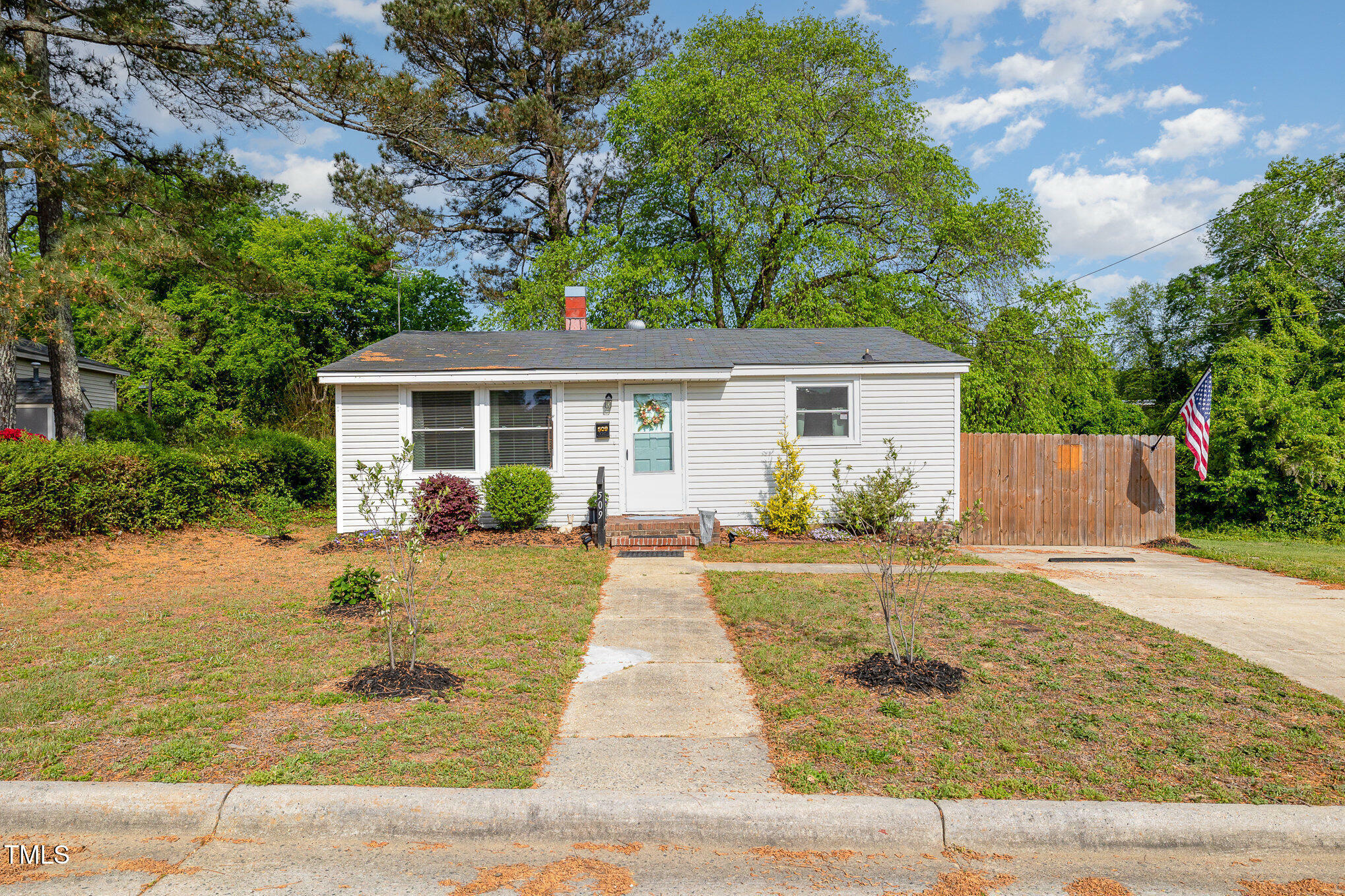 Property Photo: 509 N Elm Street NC 27504