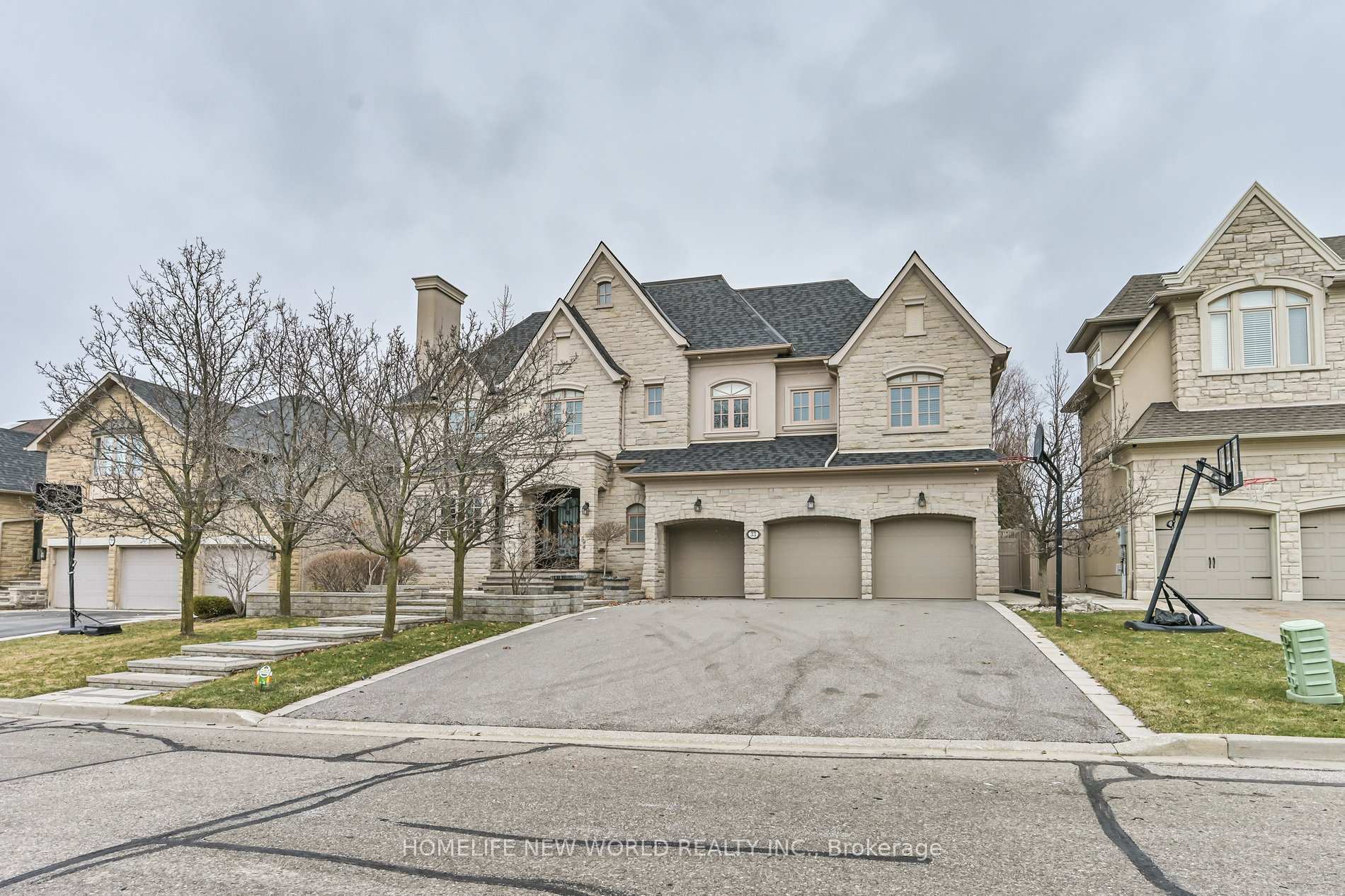 Property Photo: 33 Evita Court ON L4J 8K6