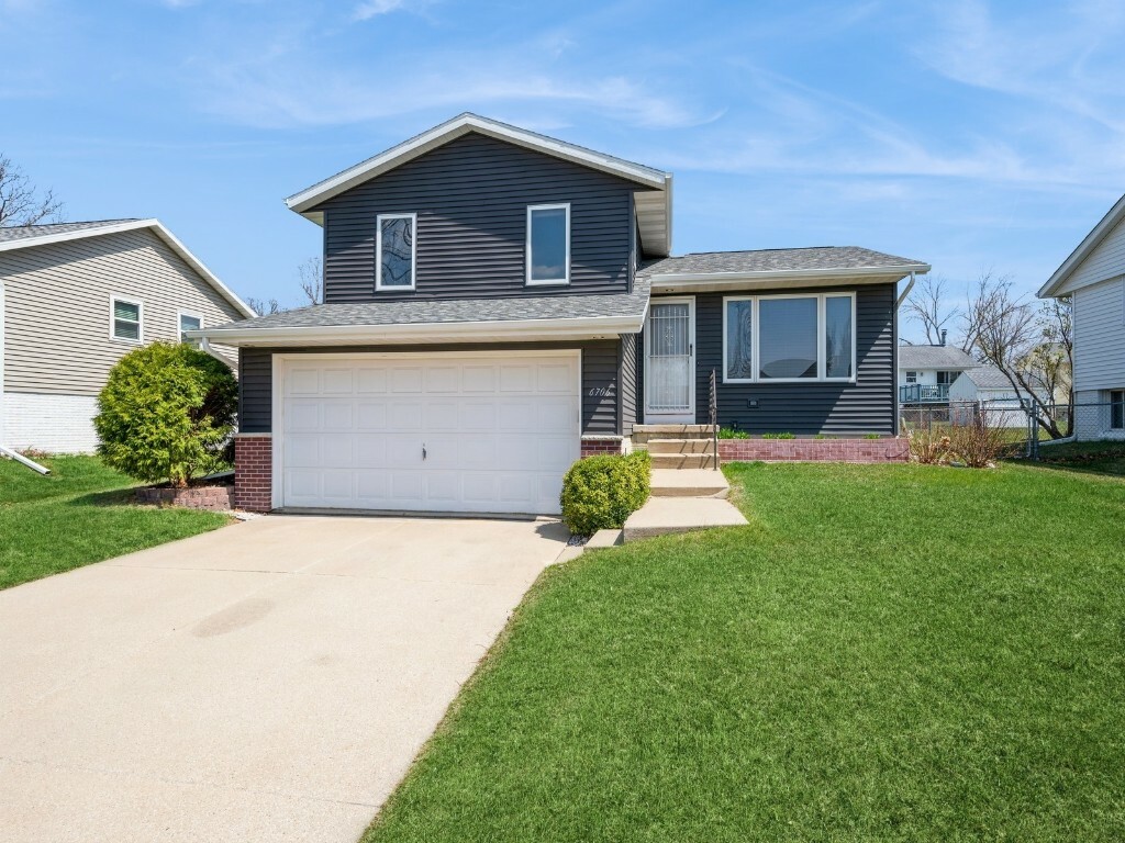 Property Photo: 6706 Inwood NE IA 52402