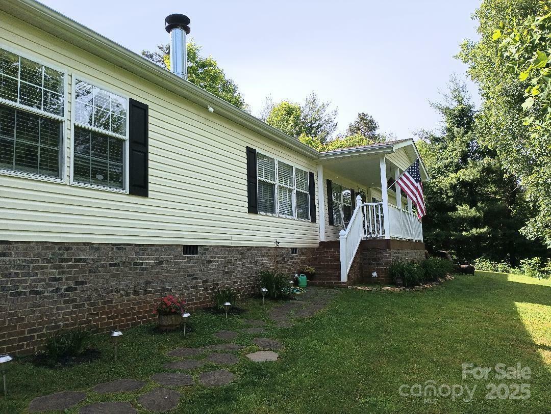 213 Wimbledon Court  Leicester NC 28748 photo