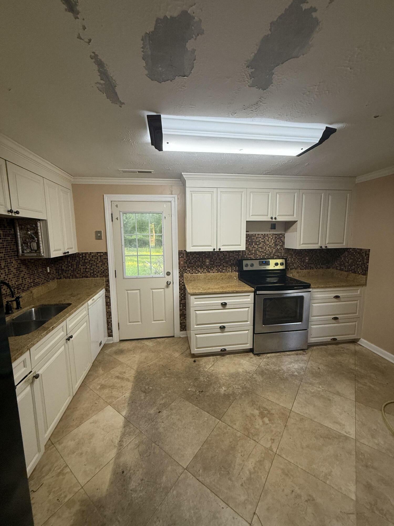 Property Photo: 1633 Southwick Drive SC 29455