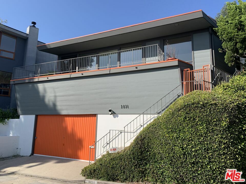 Property Photo: 3831 Franklin Ave CA 90027