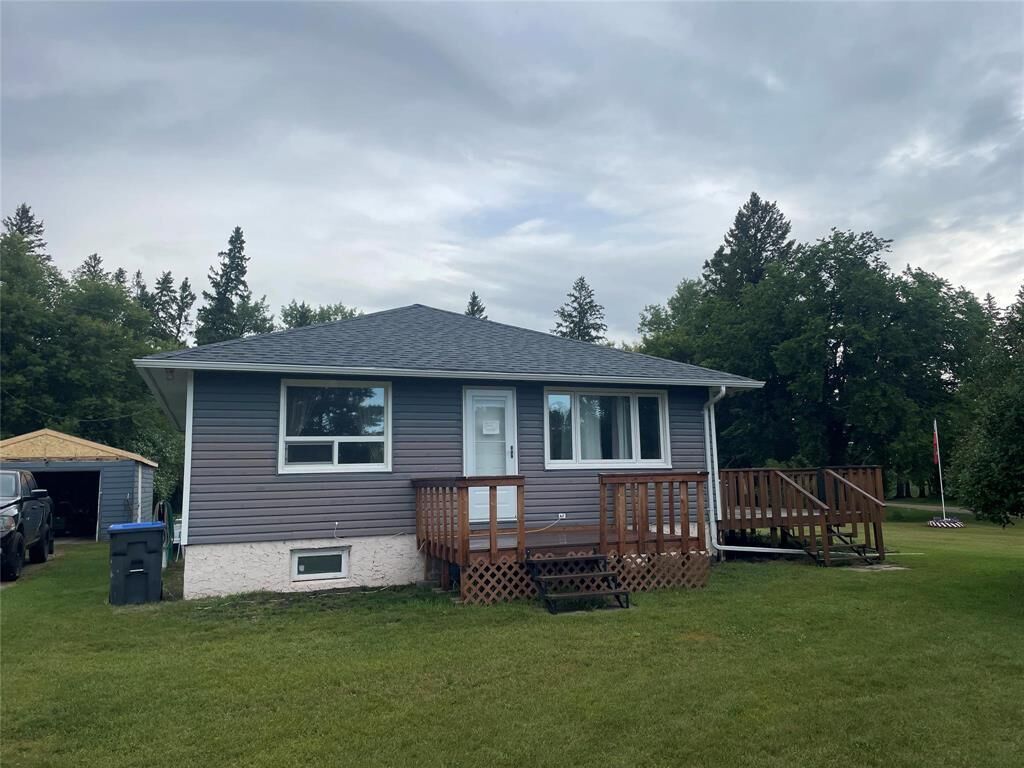 Photo de la propriété: 303 Black Avenue MB R0J 1L0