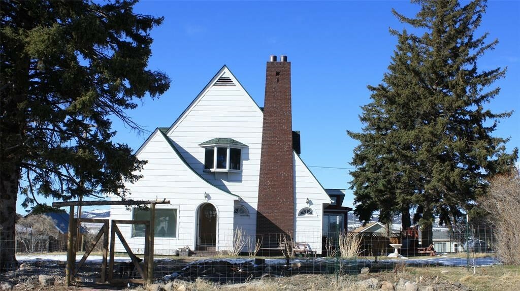 Property Photo: 301 E Crawford Street MT 59645
