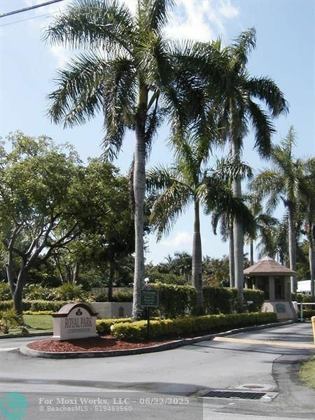 Property Photo: 114 Royal Park Dr 3E FL 33309