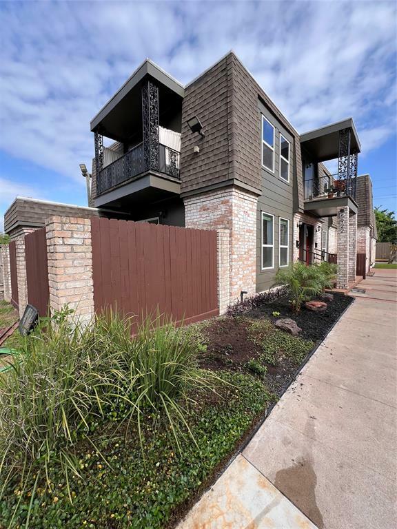 Property Photo: 5922 Fairdale Lane A TX 77057