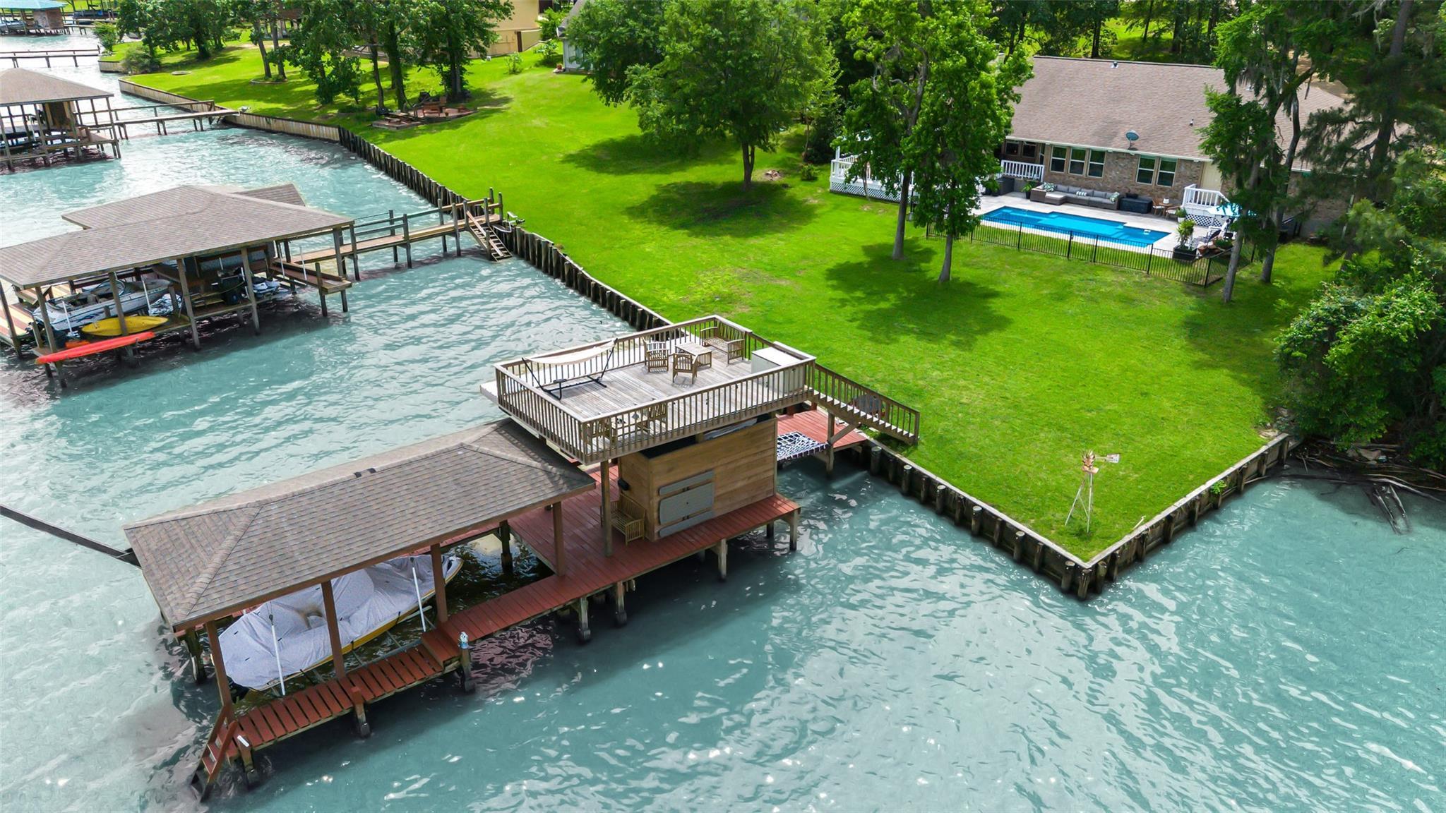 Property Photo: 111 Venice Way TX 77320