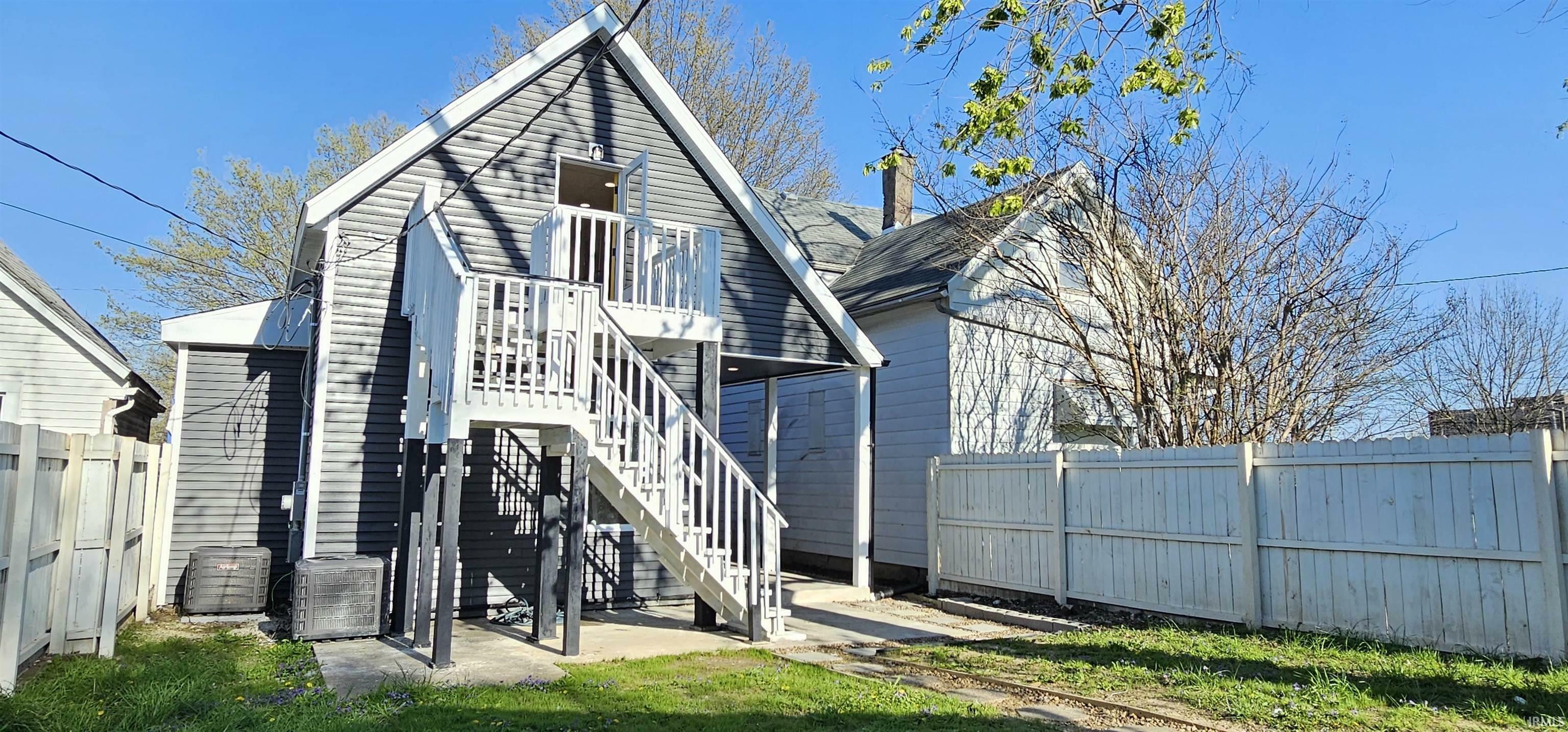 Property Photo: 910 Harriet Street IN 47710