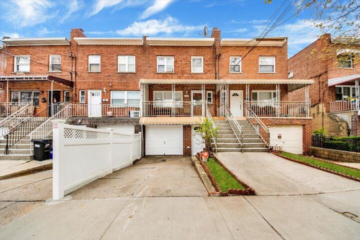 Property Photo: 2559 Seymour Avenue NY 10469