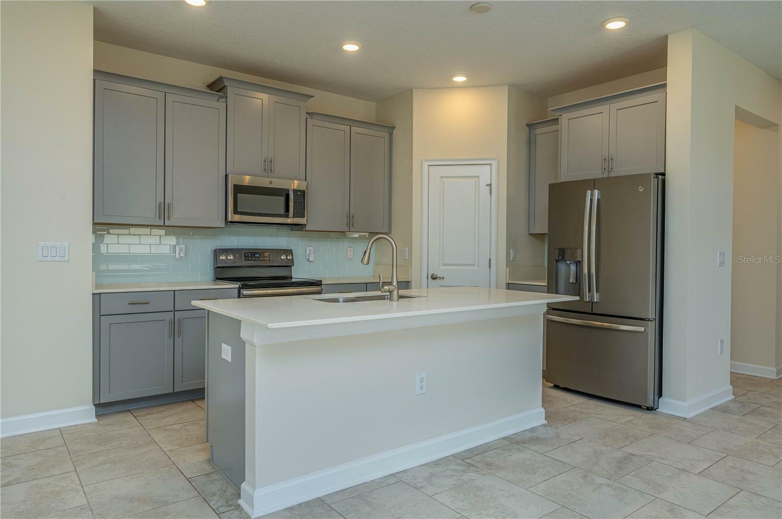 Property Photo: 2733 Attwater Loop FL 33884