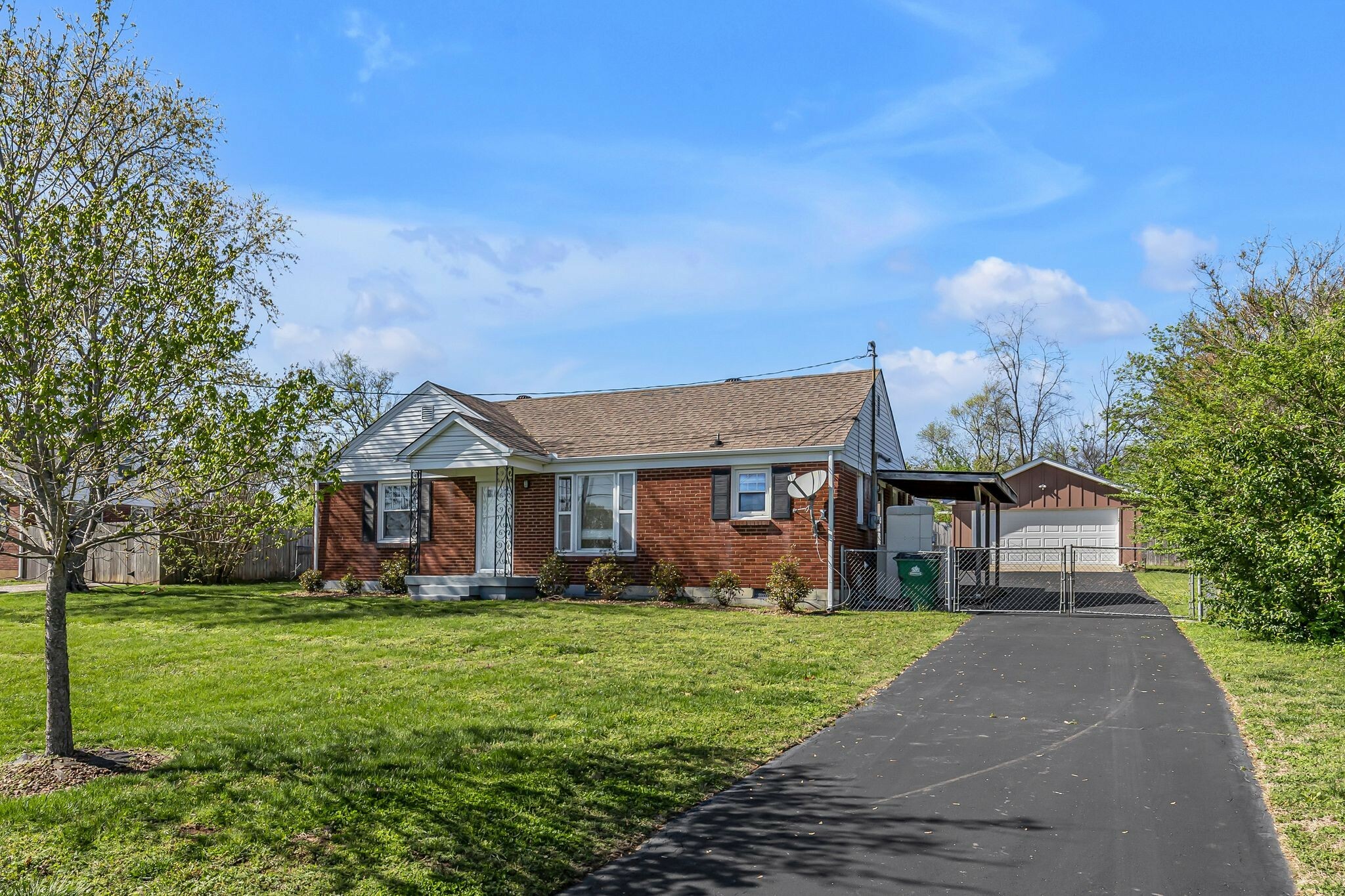 Property Photo: 2322 Maplecrest Dr TN 37214