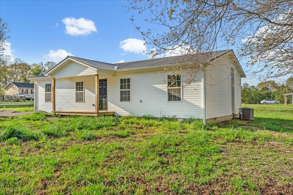 Property Photo: 240 W 1st St TN 37342