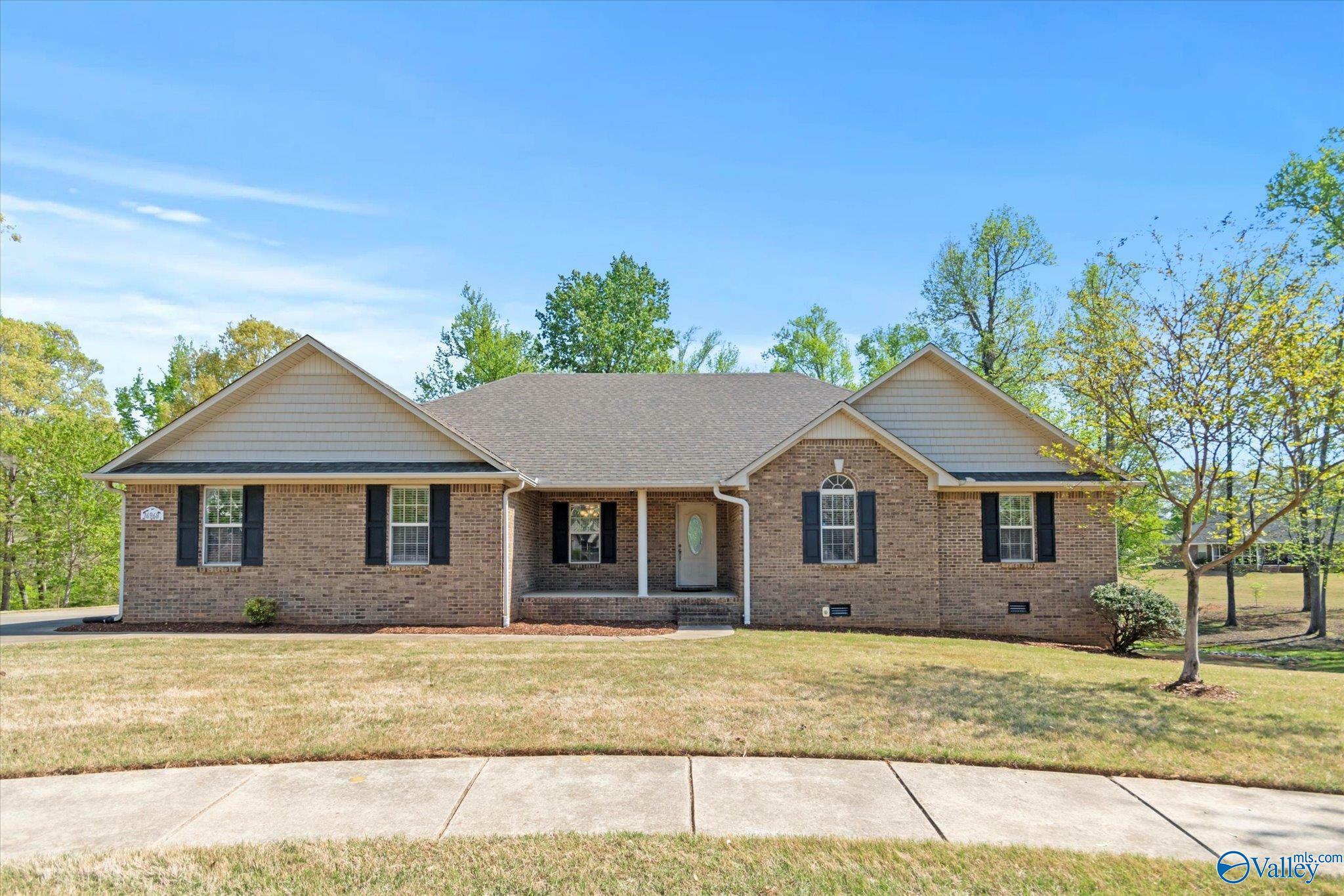 Property Photo: 16968 Bellewood Drive AL 35613