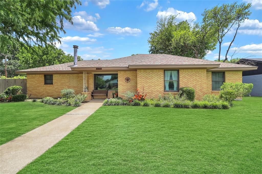 Property Photo: 6820 Treehaven Road TX 76116