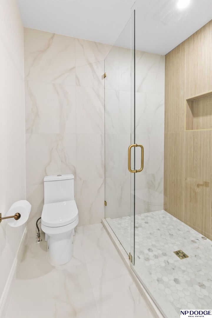 Property Photo: 6026 Country Club Oaks Place NE 68152