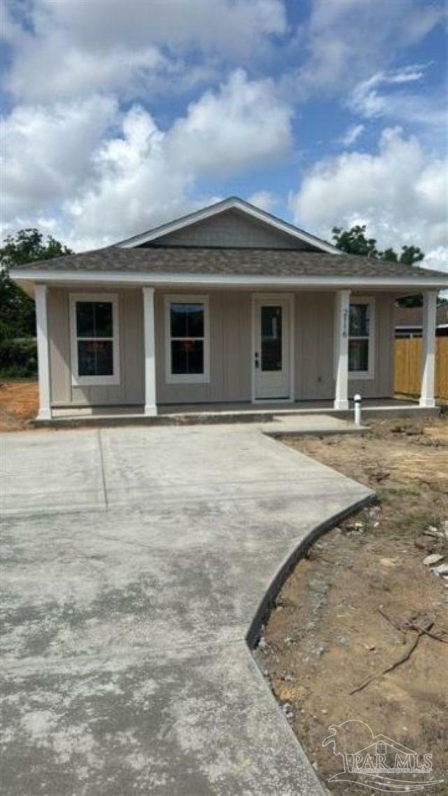 Property Photo: 2116 W De Soto St FL 32505