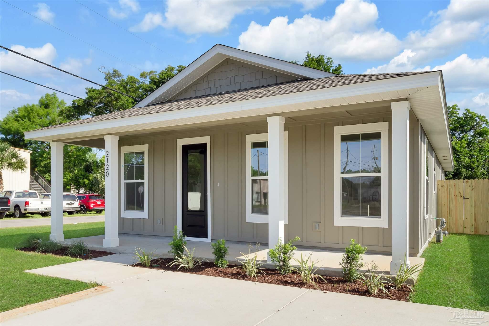 Property Photo: 2116 W De Soto St FL 32505