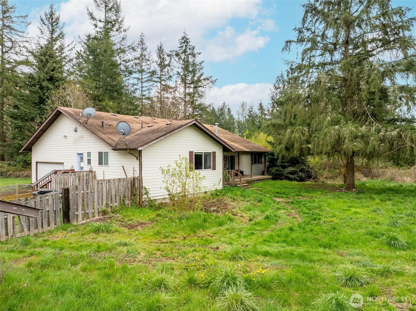 Property Photo: 38206 112th Avenue E WA 98328