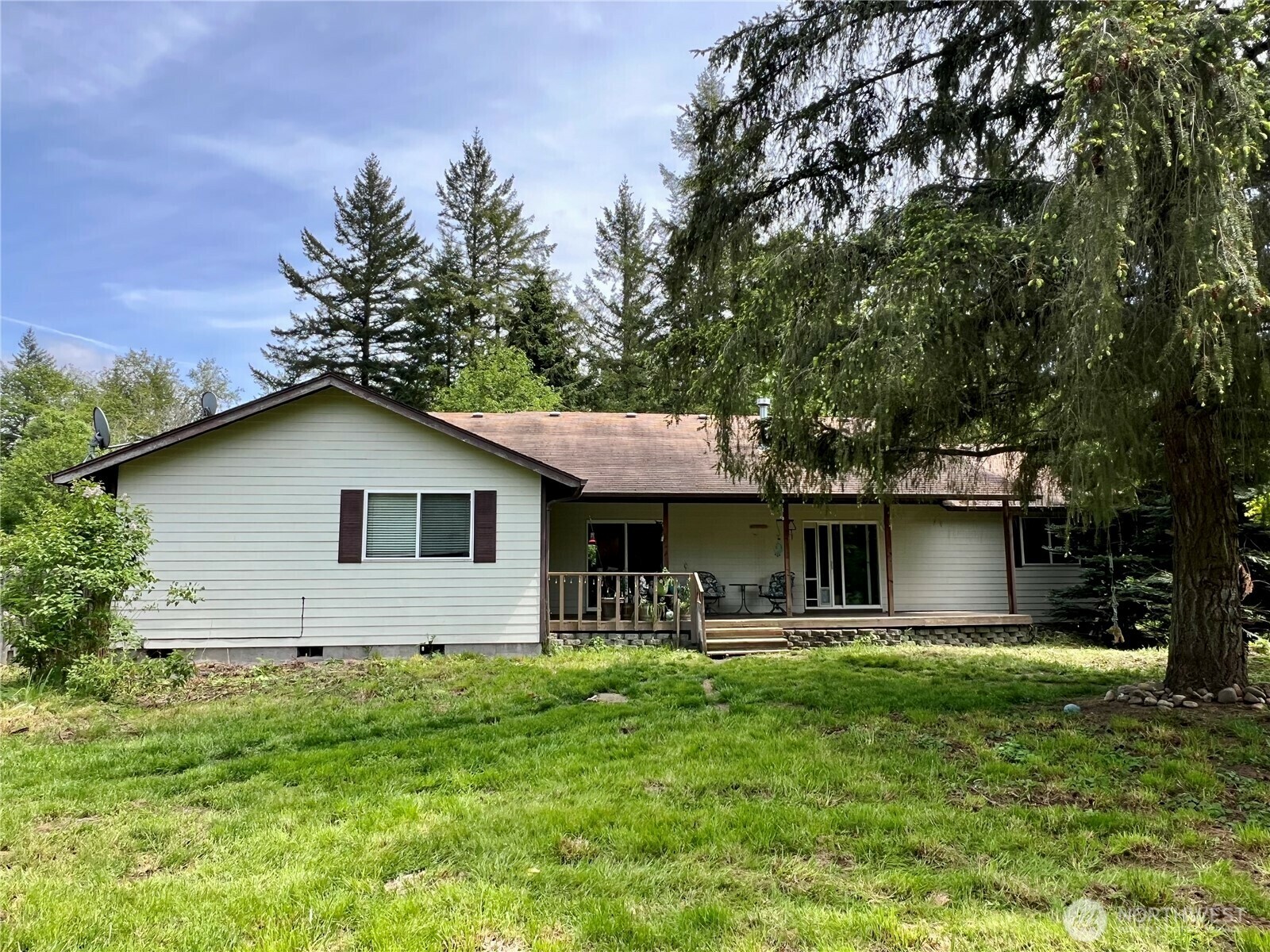 Property Photo: 38206 112th Avenue E WA 98328