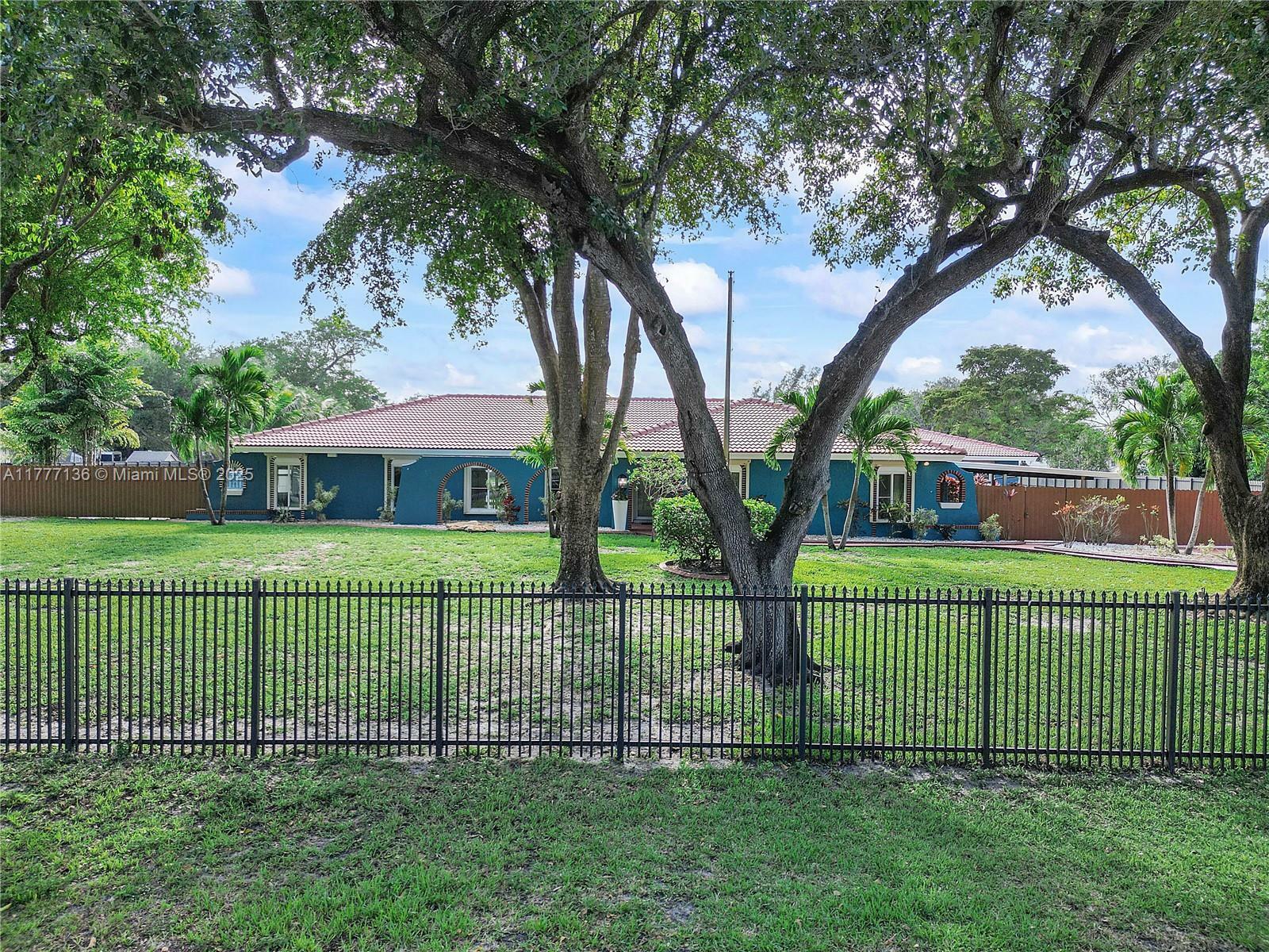 Property Photo: 5141 SW 109th Ave FL 33328