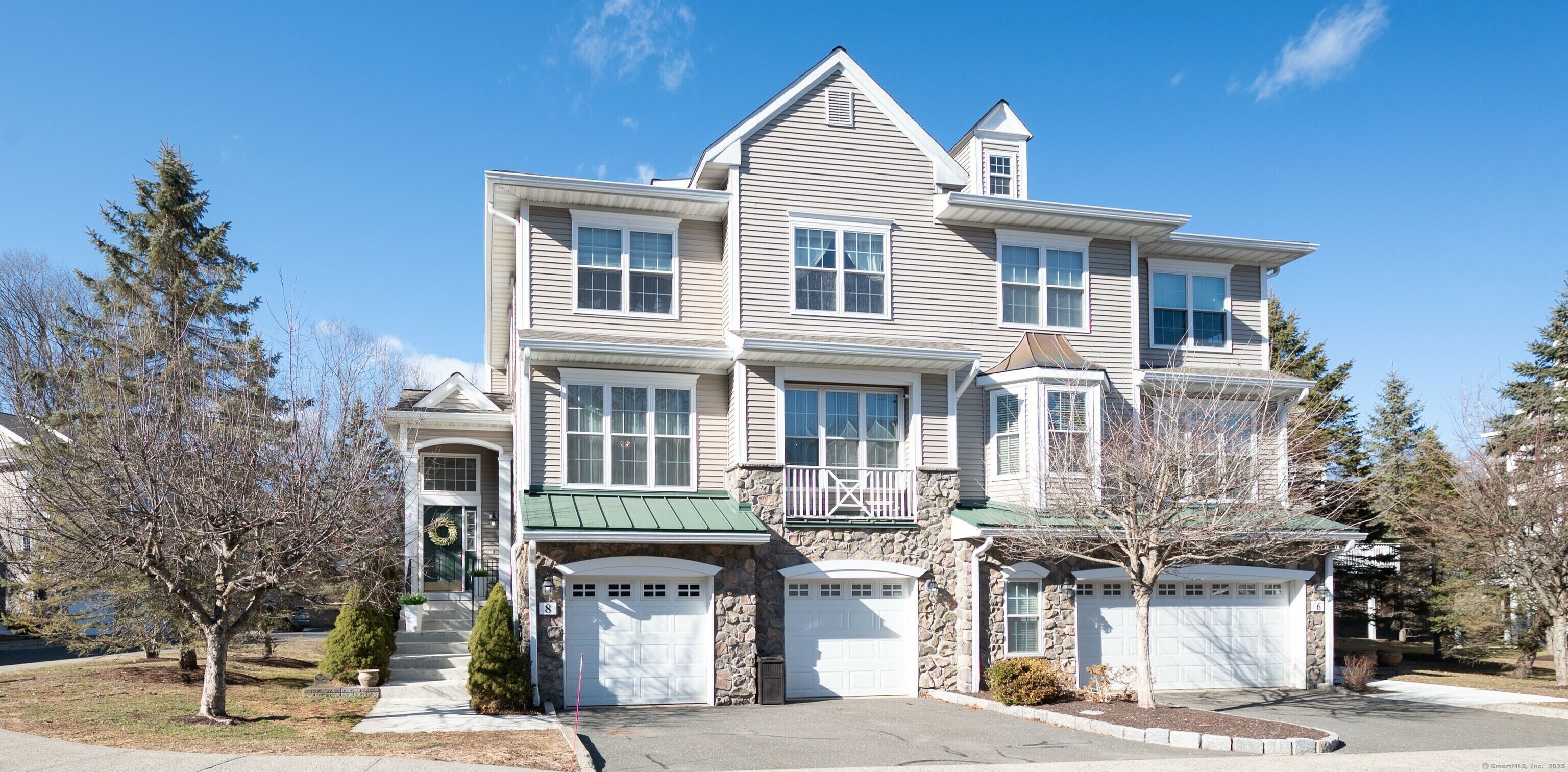 Property Photo: 8 Cambridge Drive 8 CT 06811