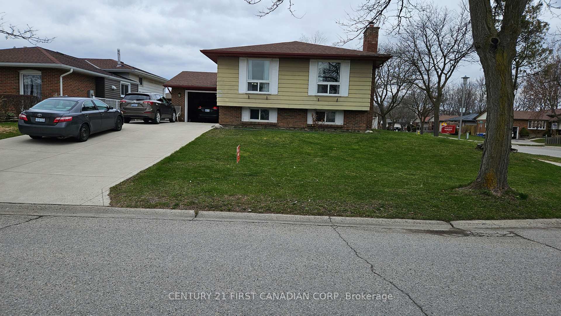 Property Photo: 45 Locust Crescent ON N6E 2K1