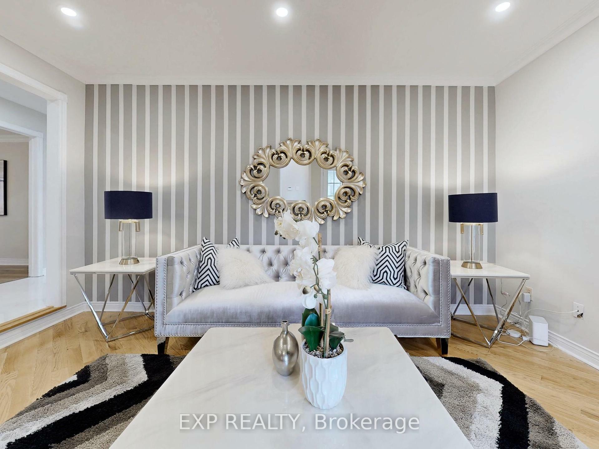 Property Photo: 5 Jardin Hill Court ON M2H 3R8