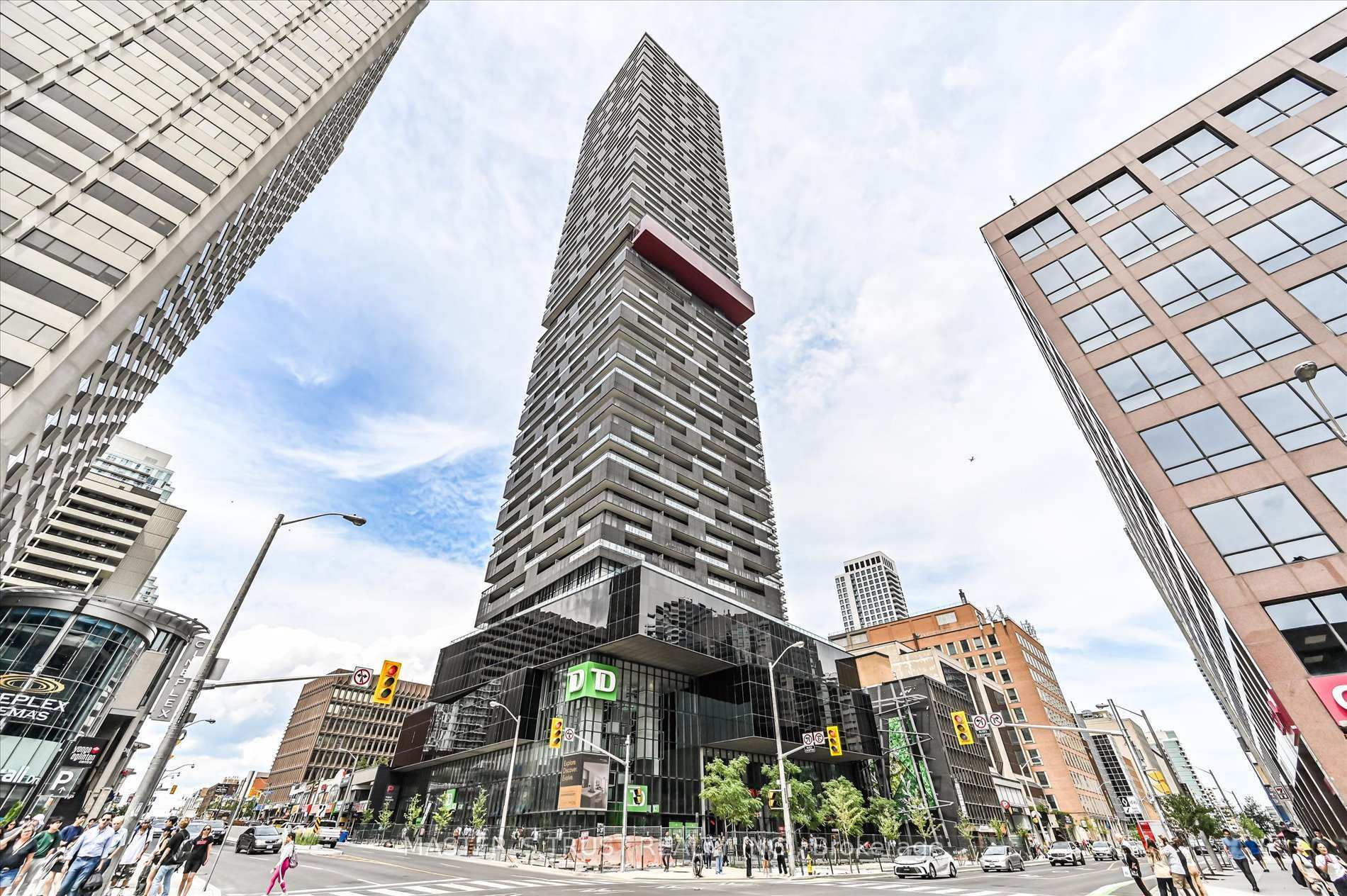 Property Photo: 8 Eglinton Avenue E Ph 5801 ON M4P 0C1