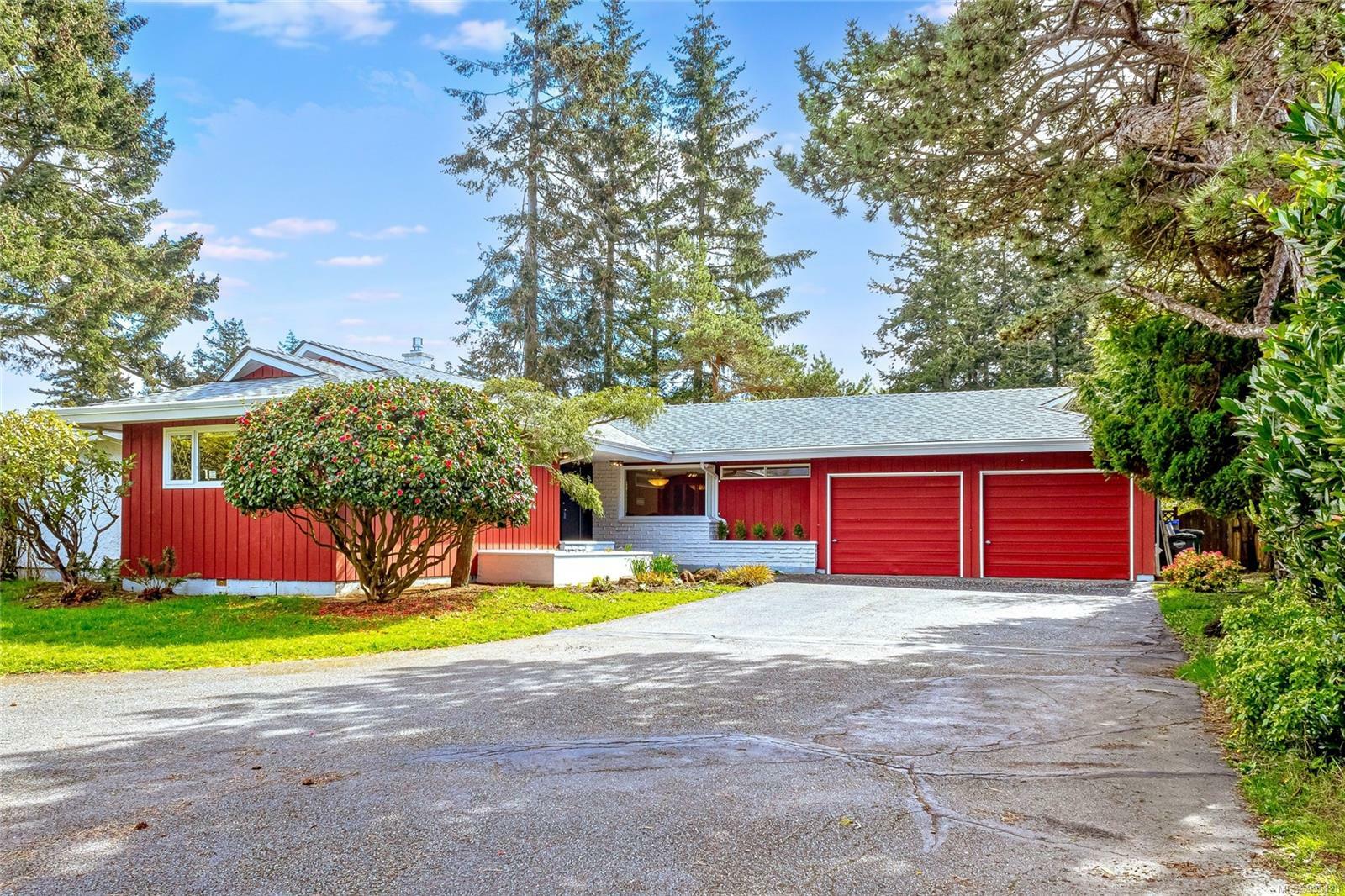 Property Photo: 1969 Grandview Dr BC V8N 2V2