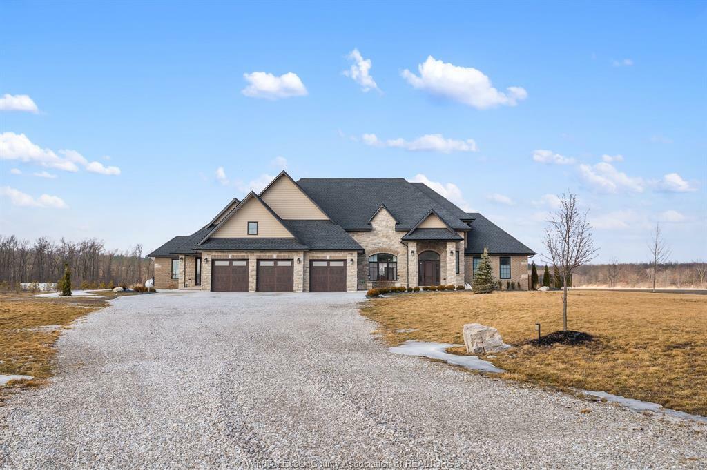 Photo de la propriété: 1324 South Malden ON N8N 2X6