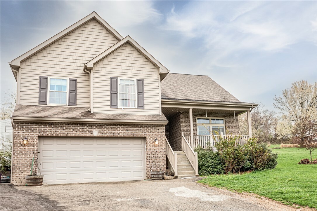 Property Photo: 2030 Lexington Dr PA 15425