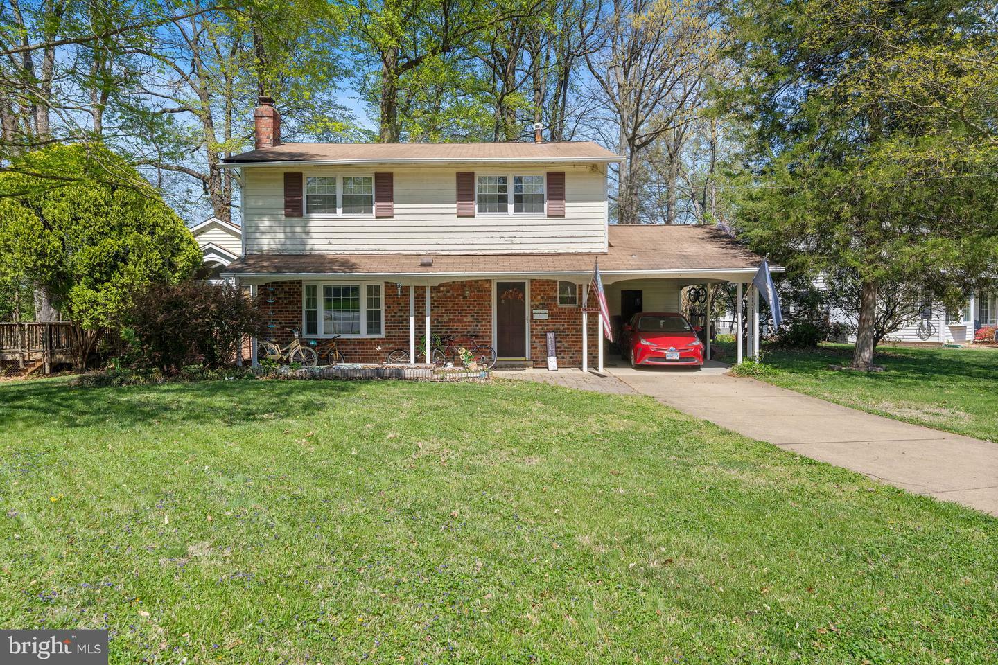 Property Photo: 8610 Clydesdale Road VA 22151