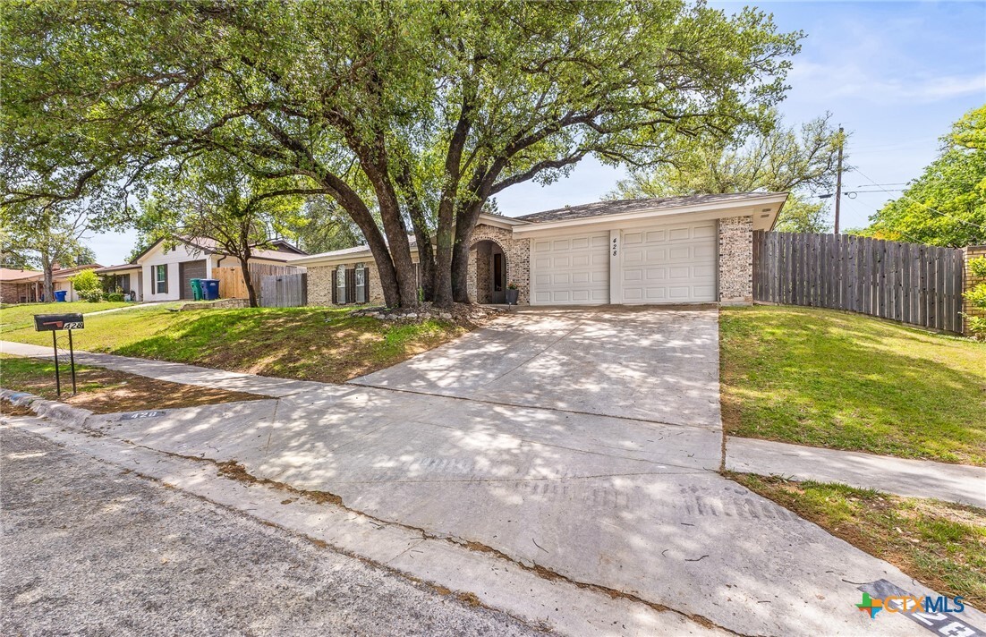 Property Photo: 428 Carothers Street TX 76522