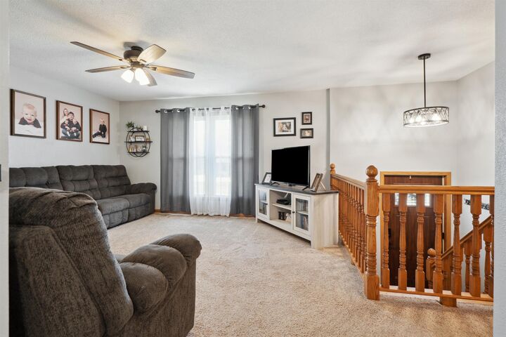 Property Photo:  625 6th Ave NE  IA 50662 