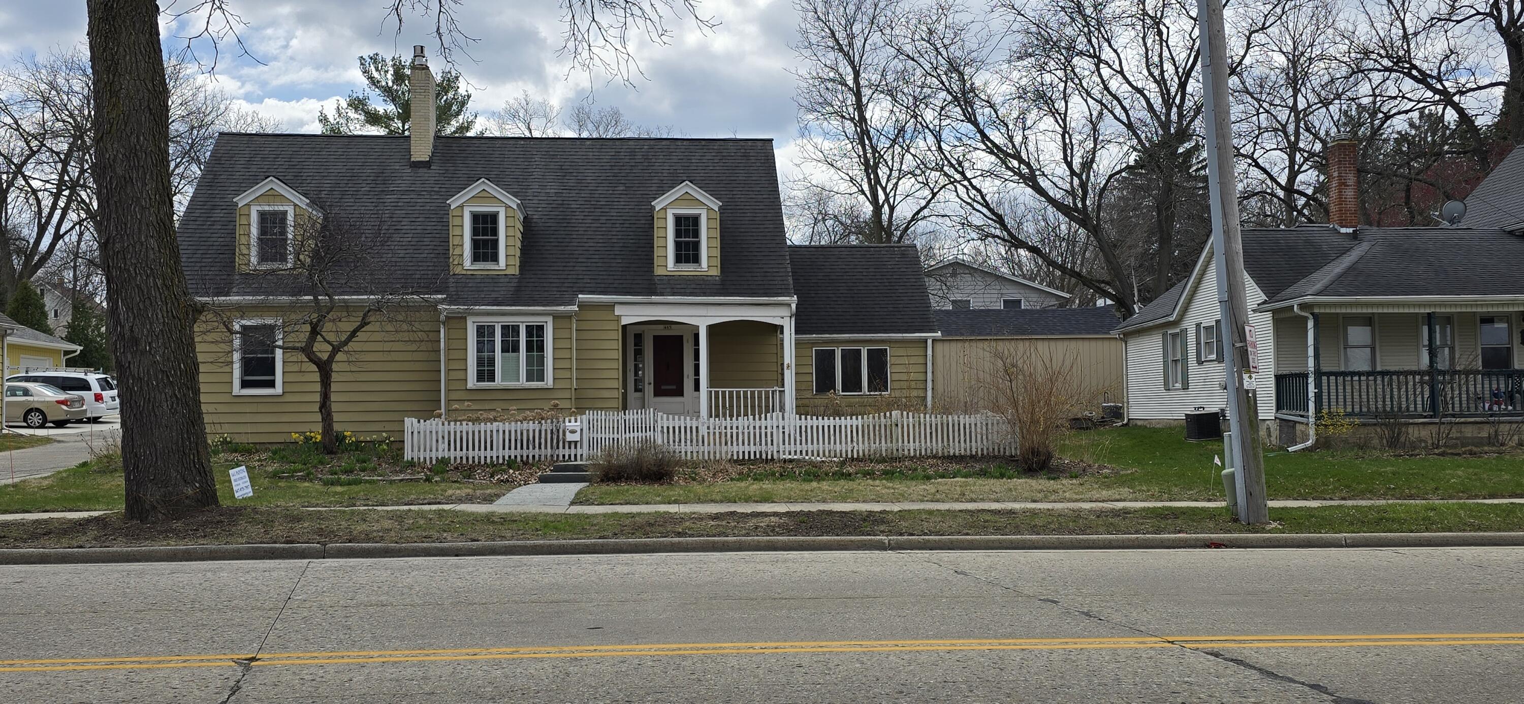 Property Photo: 465 W Chestnut St WI 53105