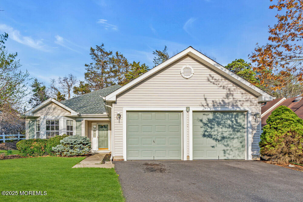 Property Photo:  7 Lake Ridge Boulevard  NJ 08759 