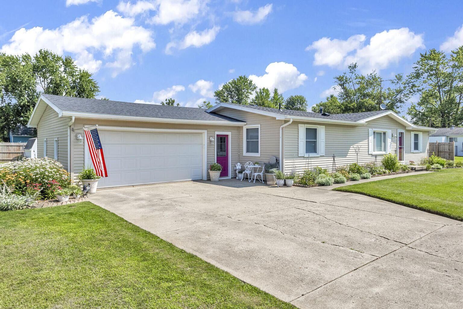 Property Photo:  150 North Street Court  MI 49201 