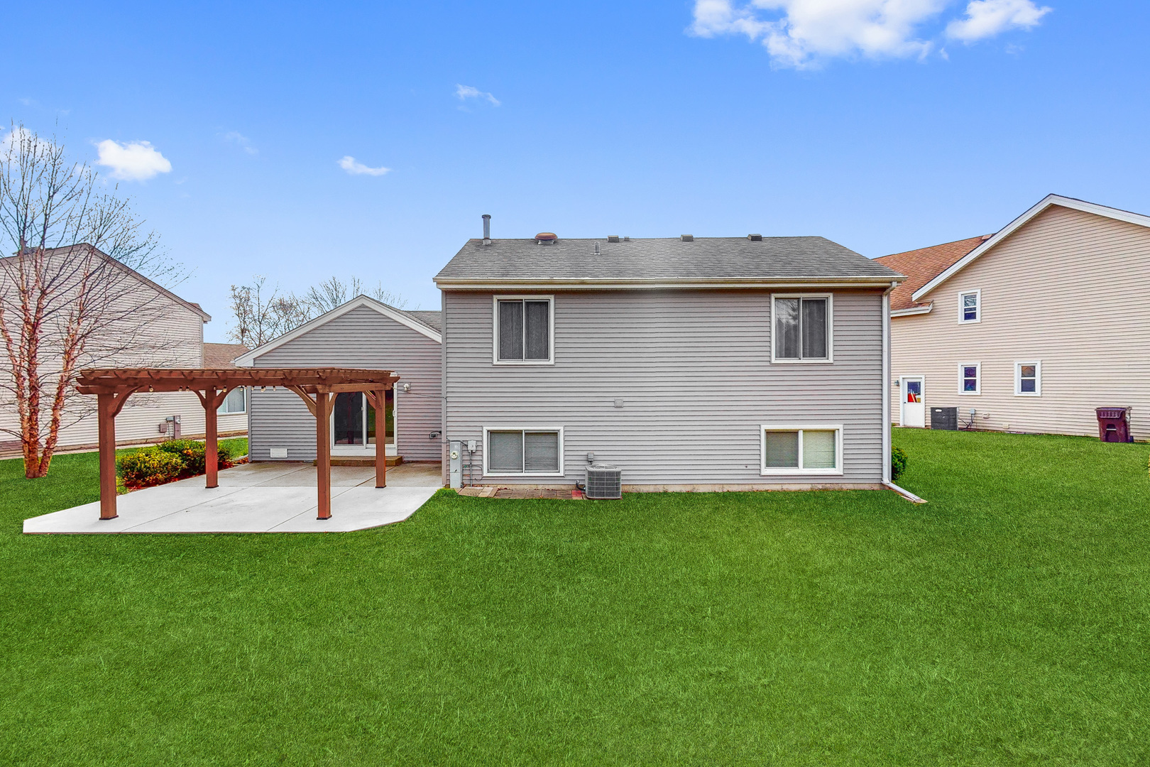 Property Photo:  970 Sandalwood Lane  IL 60014 