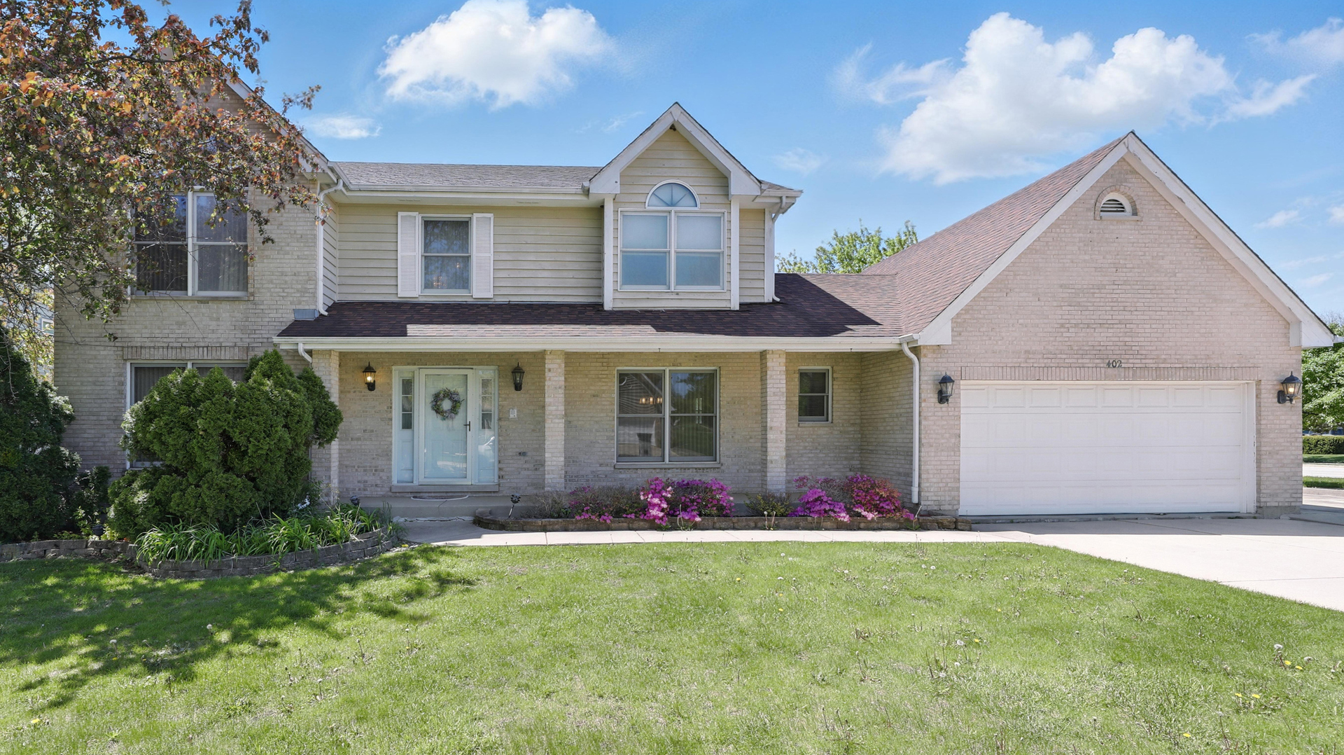 Property Photo: 402 Hillandale Drive IL 60103