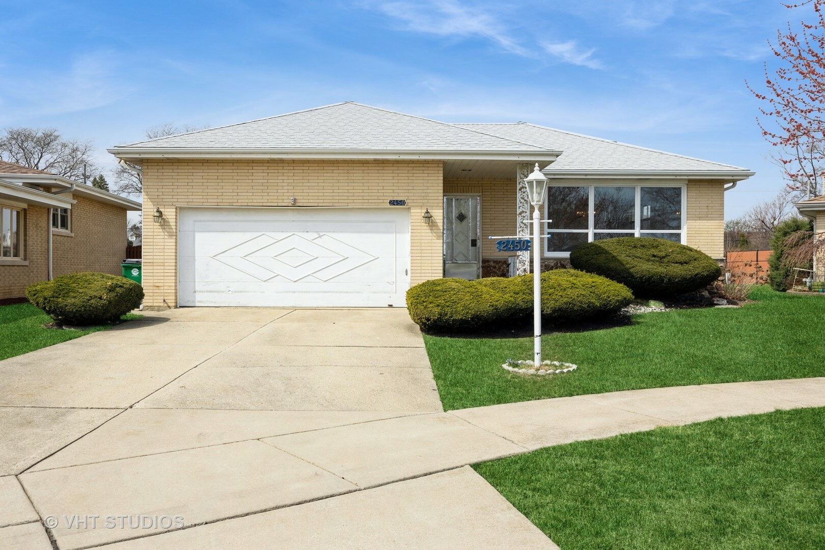 Property Photo: 2450 Wellington Avenue IL 60154