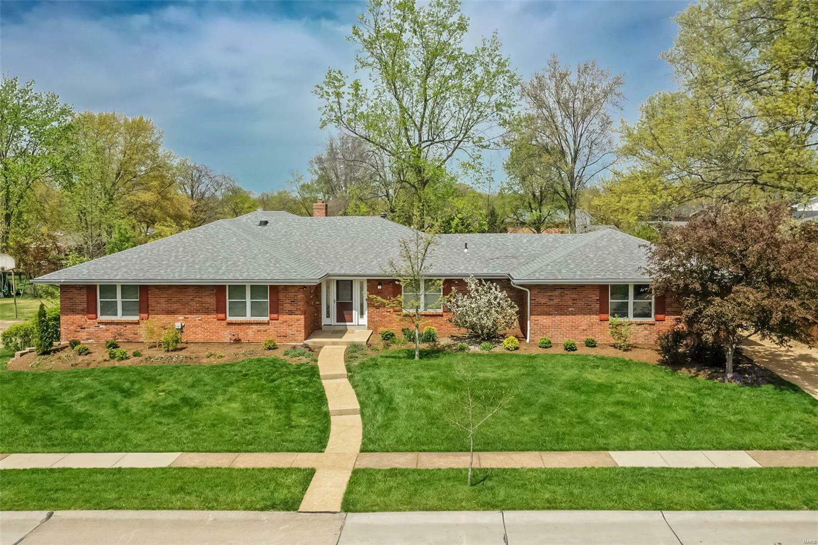 5311 Zamora Drive  St Louis MO 63128 photo